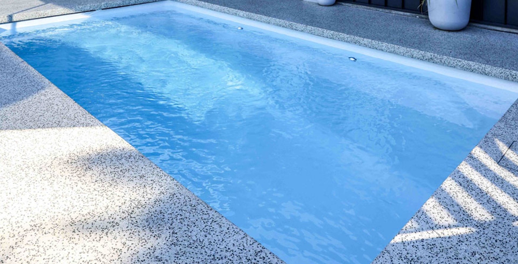Corsa courtyard pool in a compact urban section